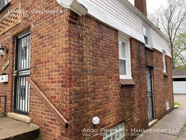 Building Photo - Single Family House