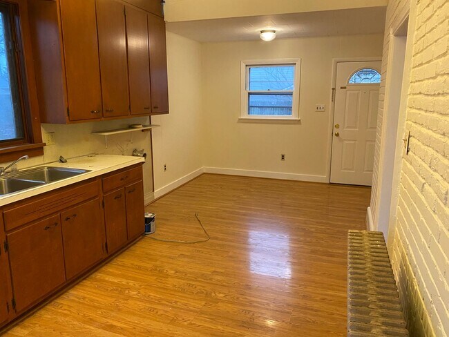 Foto del edificio - Spacious Manheim 3 Bedroom, 2 Bath House