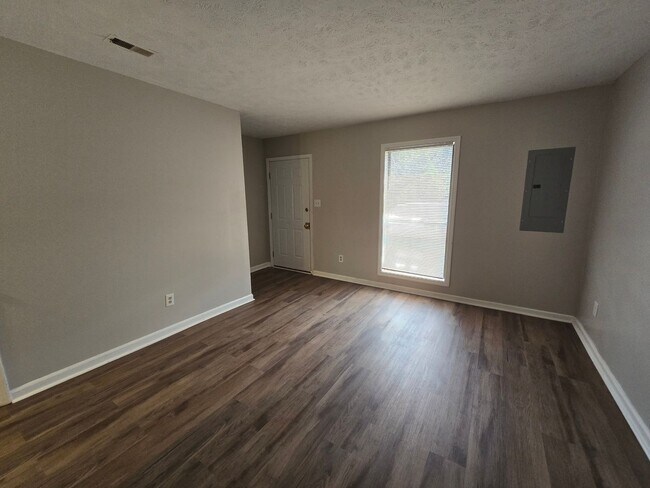 Foto del edificio - NEW LISTING!!!!!