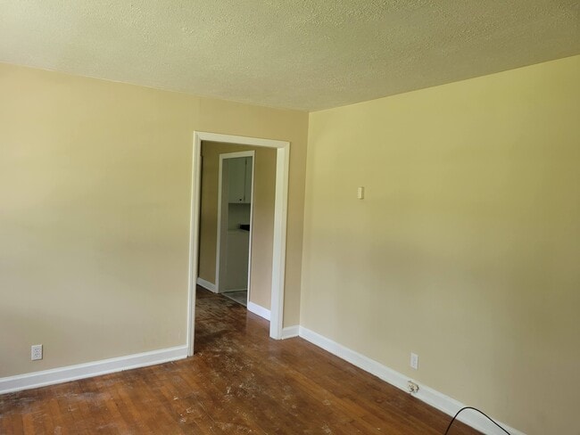 Building Photo - 502 Rosewood Dr