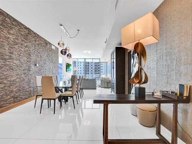 Building Photo - 17475 Collins Ave