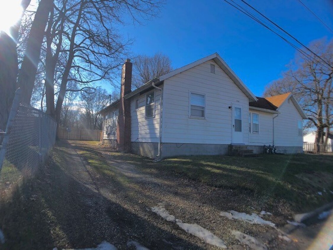 Primary Photo - 1160 lambert St. Niles, MI 49120