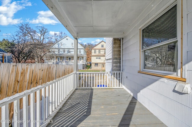 Building Photo - 53 Sobieski St