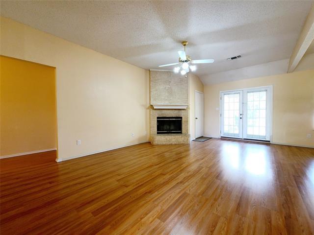 Building Photo - 909 Crestwood Dr