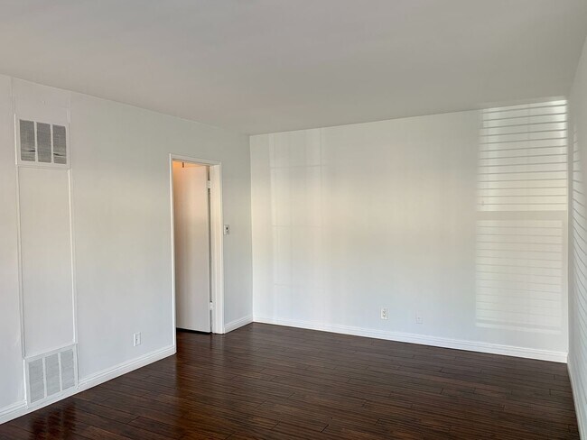 Foto del edificio - Completely Updated Front Unit