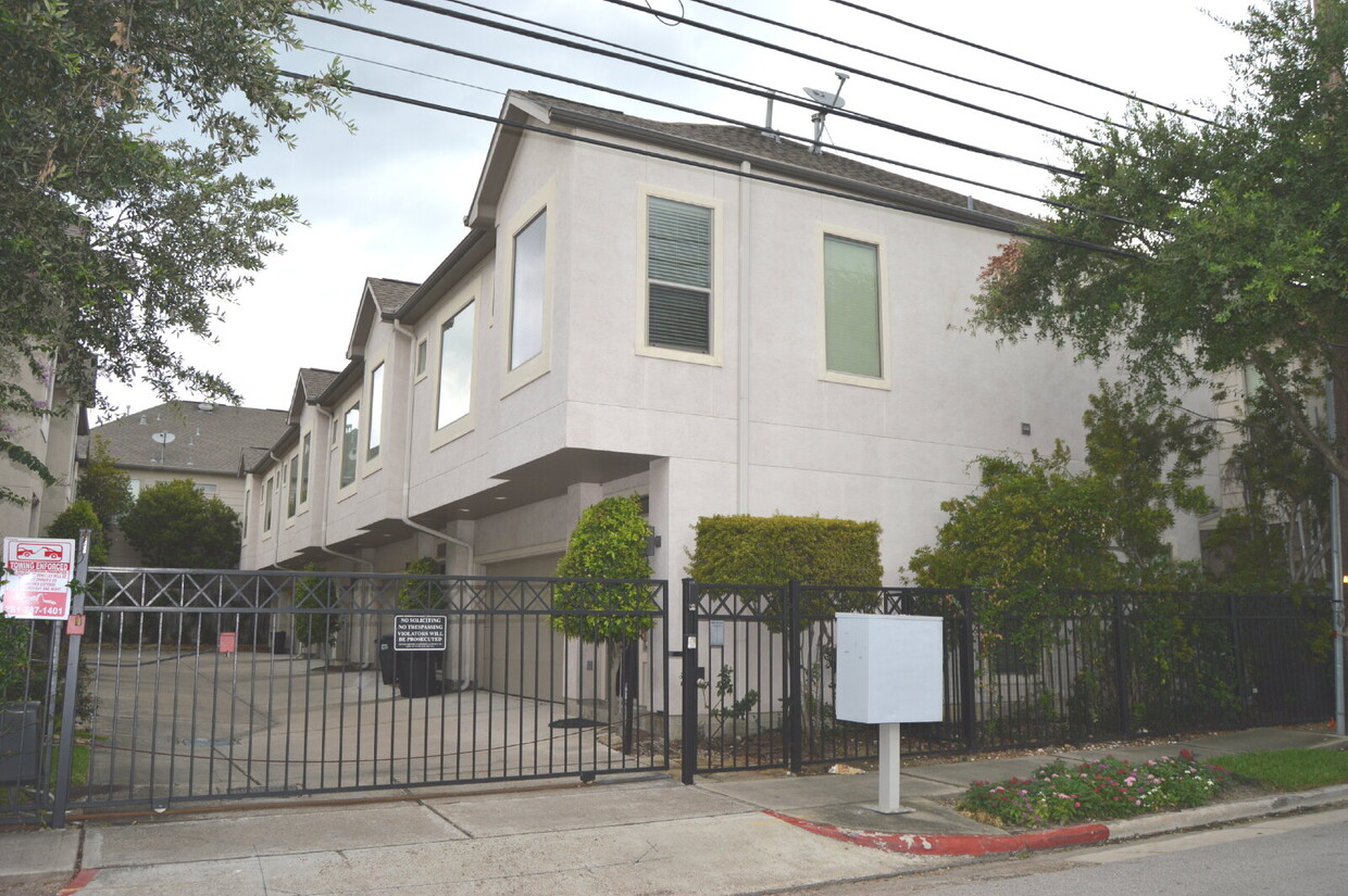 Beautiful 2 Bedroom 2 Bath Townhome in Rice Military/Washington Corridor, gated community, just 1... - Beautiful 2 Bedroom 2 Bath Townhome in Rice Military/Washington Corridor, gated community, just 1...