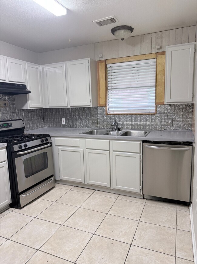 Foto del edificio - 6430 Garden Canyon Dr