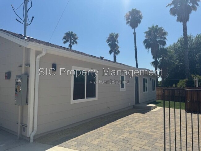 Foto del edificio - 10003 Foothill Blvd
