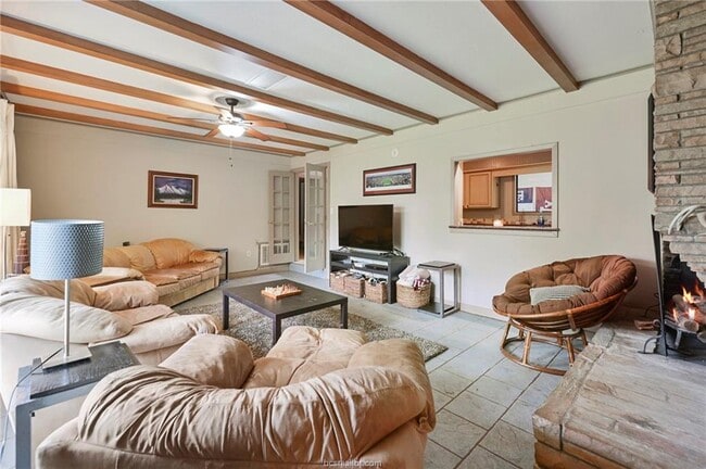 Photo - 833 Tanglewood Dr House