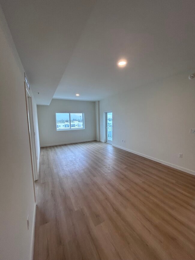 Building Photo - 302 Princeton Dr