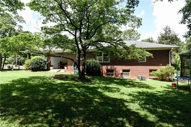 Foto del edificio - 211 Manning Dr