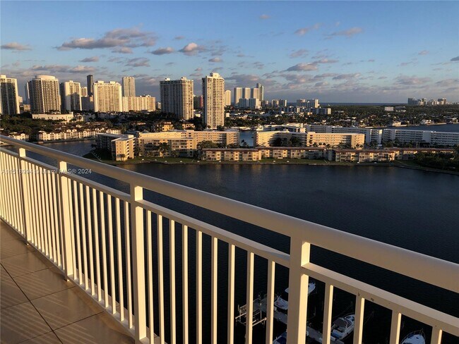 Foto del edificio - 18081 Biscayne Blvd