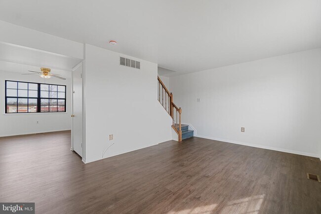 Building Photo - 21 Holland Hill Ct