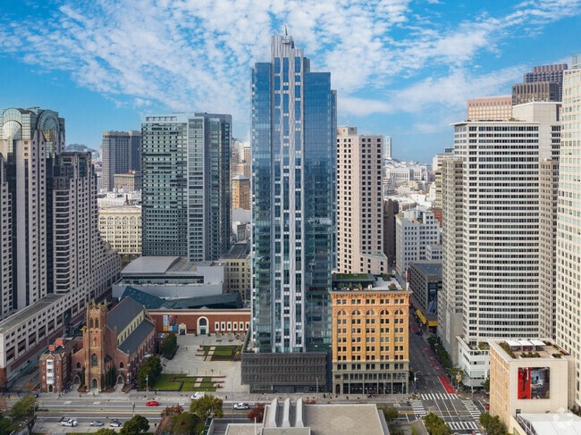 Building Photo - Four Seasons