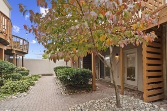 Building Photo - 102 Pilgrim Lndg