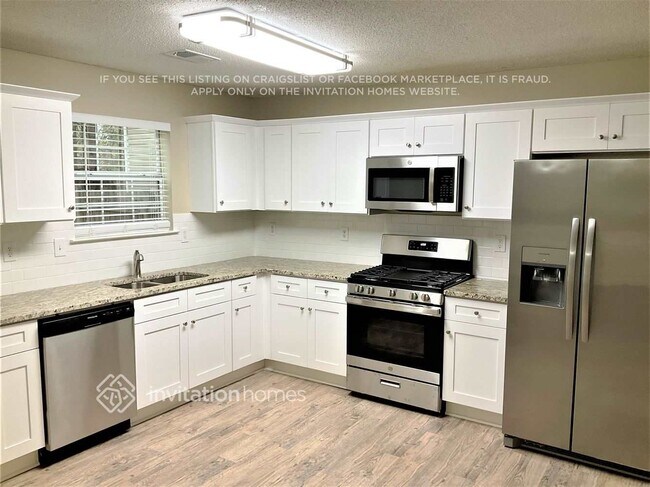 Foto del edificio - 133 Hidden Creek Dr