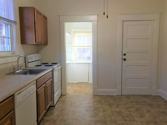 Building Photo - Lovely Rancher For Rent in Heart of South ...