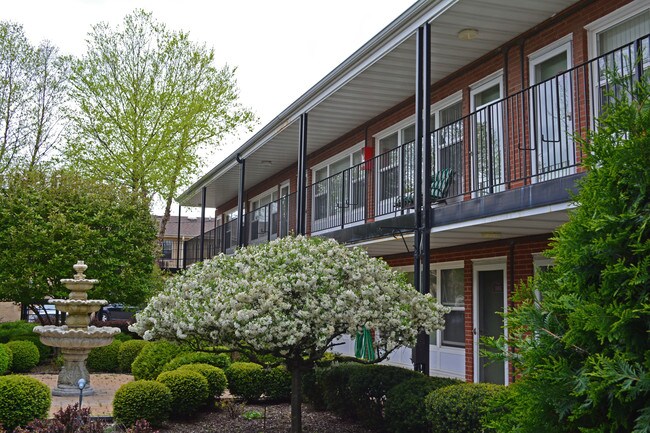 Building Photo - 5110 Fairview