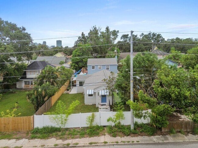 Foto del edificio - 820 22nd Ave N