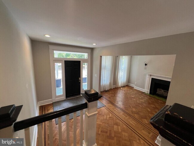 Building Photo - Gorgeous historic renovated 4bd 3bth home ...