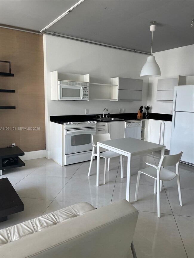 Foto del edificio - 690 SW 1st Ct