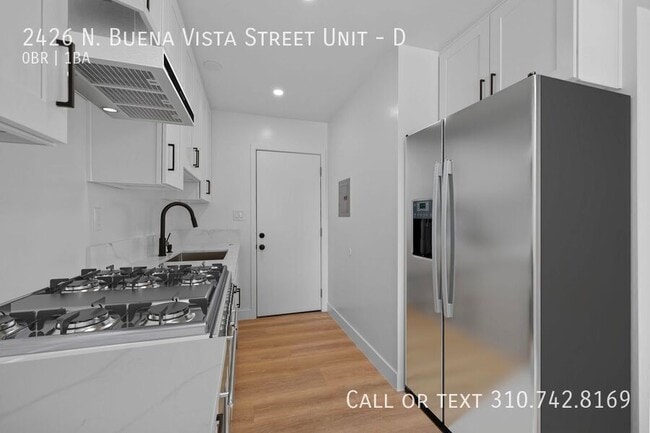 Foto del edificio - 2426 N Buena Vista St