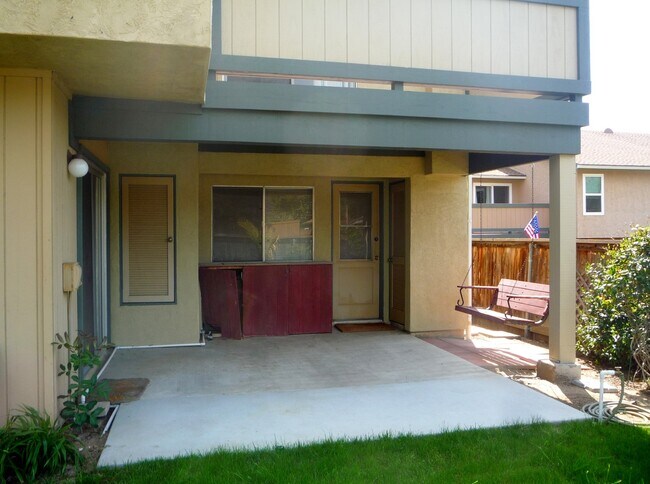 Building Photo - Townhouse close to schools in Santee! *$50...