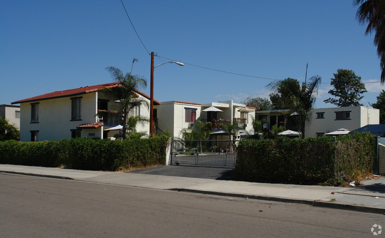 Building Photo - 1015 Leslie Rd
