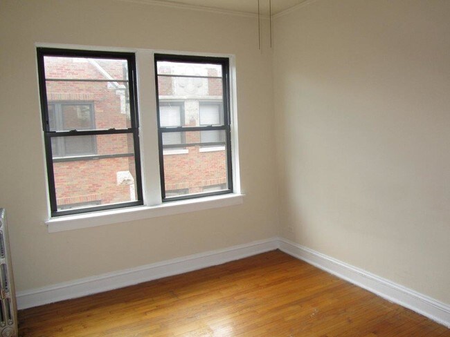 Building Photo - 2BR Hyde Park Unit - FREE Heat! Top FL!!