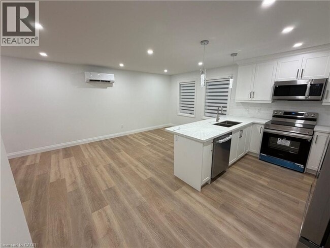 Building Photo - 137 Whitley St