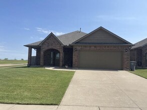 Building Photo - 7702 SW Franks Ct