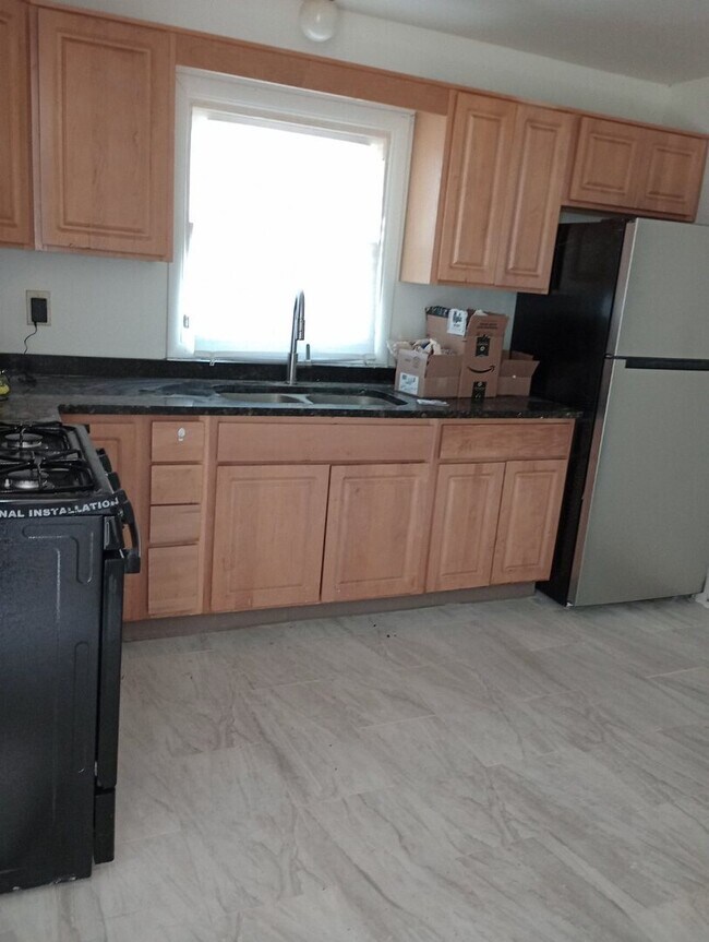 Foto del edificio - 15450 Maple St