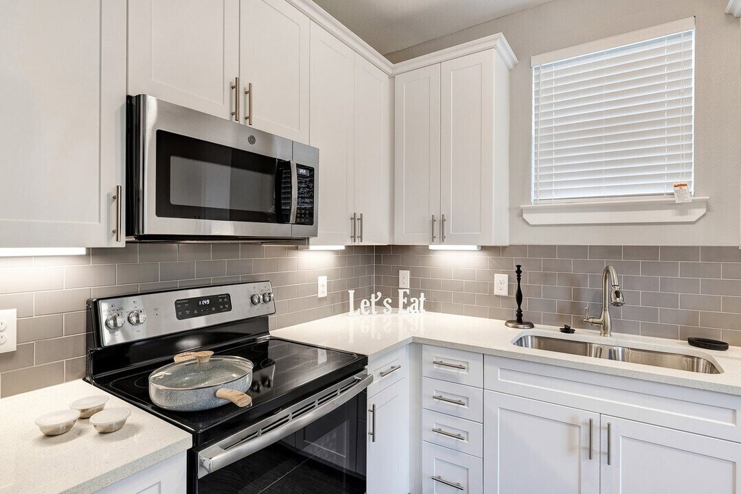 Primary Photo - Limited Time – $500 Gift Card with Move-In!