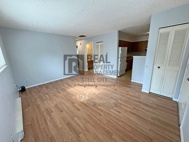 Foto del edificio - 1608 W Summit Ave