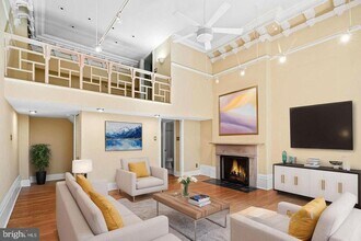 Building Photo - 1008 Spruce St