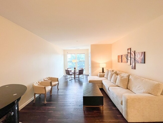 Building Photo - 3 Repton Cir