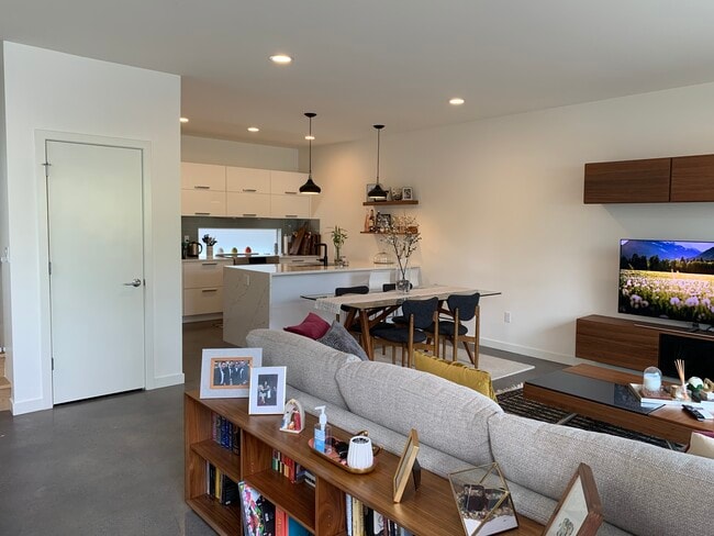 Building Photo - 5806 14th Ave NW