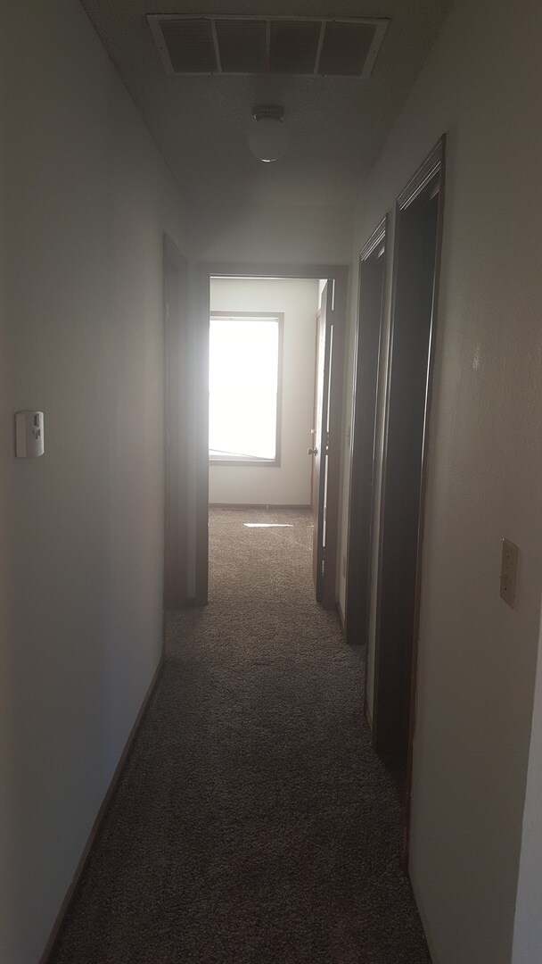 Foto del edificio - Great 3 Bed 2 Bath 2 Car Garage Flat Duple...