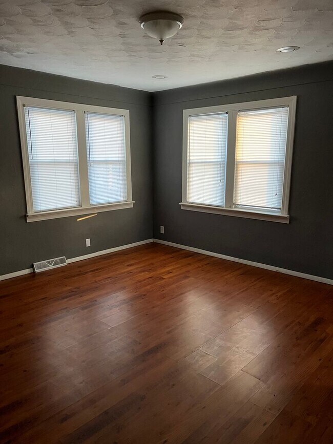 Foto del edificio - 2 bedroom one bath house in Godfrey