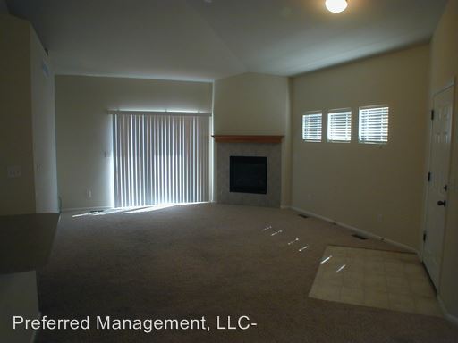 Building Photo - 1801 Meadow Dr