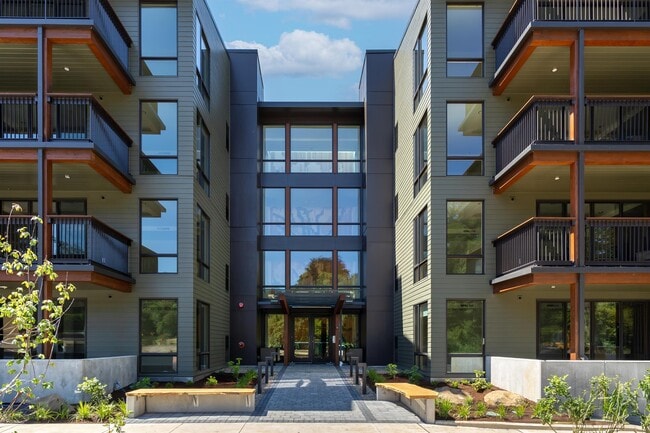 Building Photo - 1689 SE Lava Dr