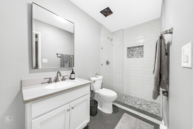 Foto del edificio - 720 Maple Ave