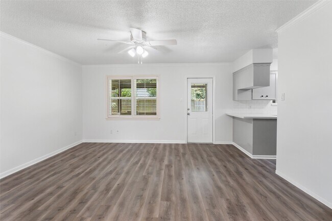 Foto del edificio - 2703 Shakespeare St