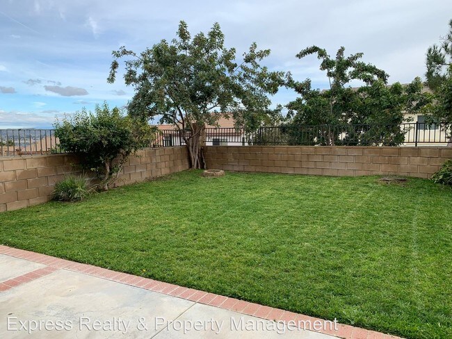 Building Photo - 3 br, 2.5 bath House - 33158 Shoreline Drive