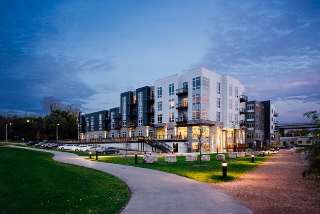 Building Photo - RiverHeath