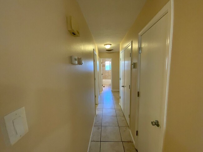 Foto del edificio - 3 Bedroom Single Story Home Near Juan Tabo...