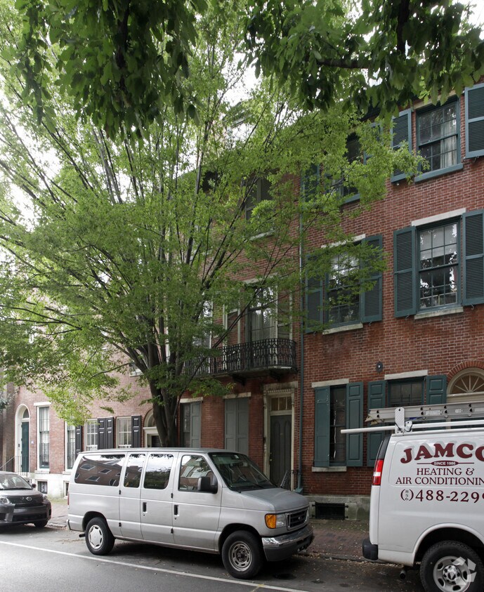 Primary Photo - 410 Spruce St