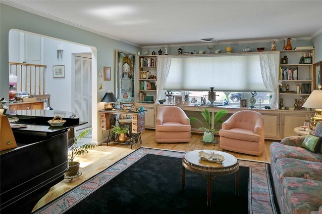 Building Photo - 558 Barnard Ave