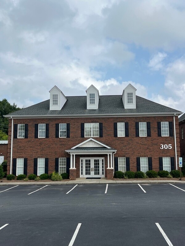 Building Photo - 305 Post Office Dr