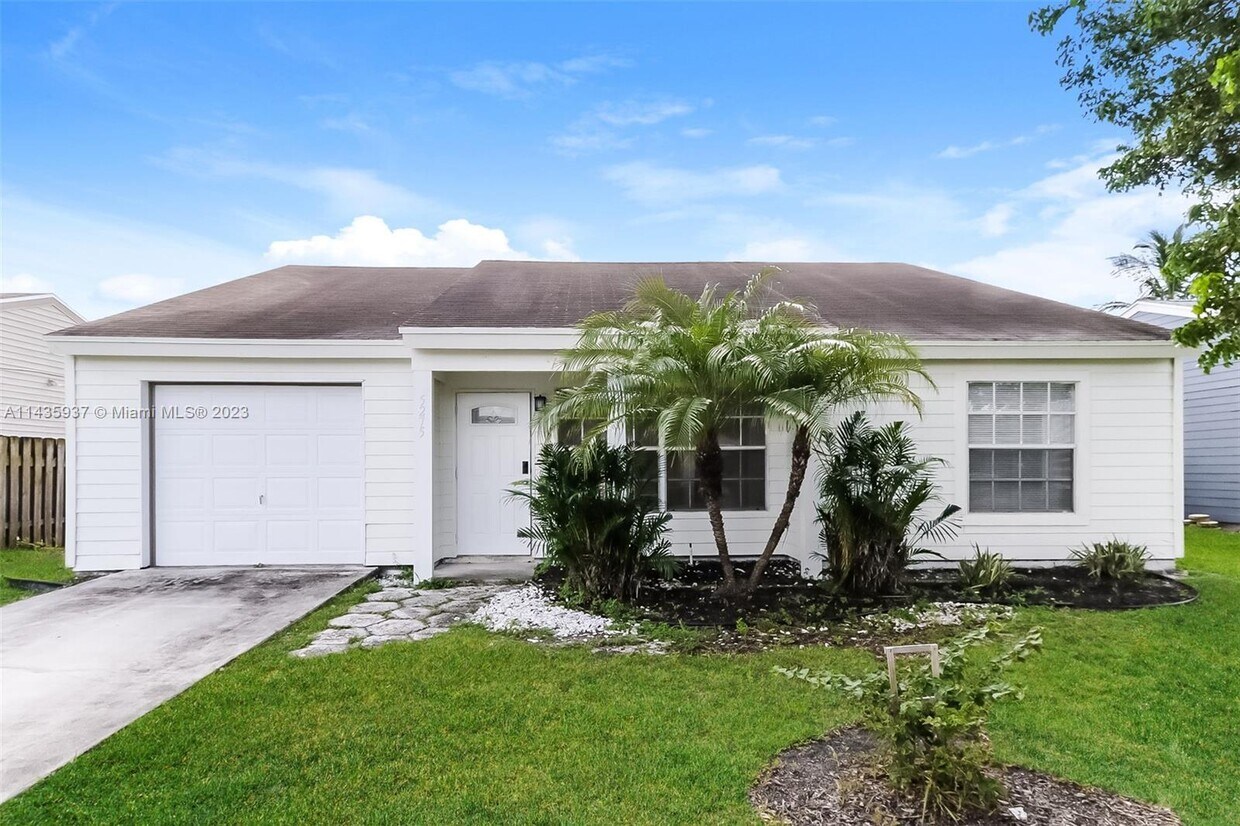 5275 Canal Cir W, Lake Worth, FL 33467 House Rental in Lake Worth, FL